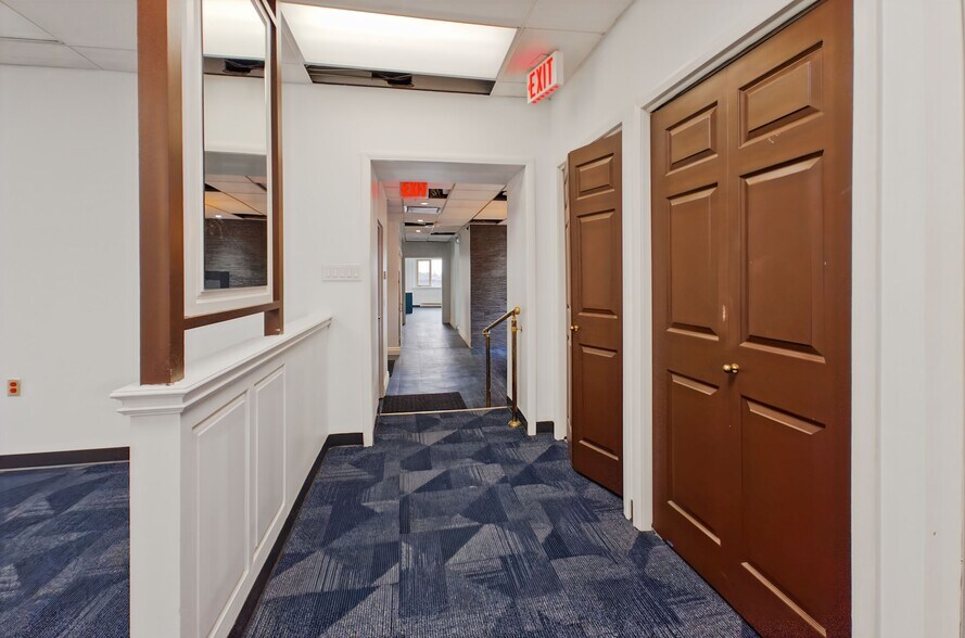 More Photos Of 39 Queen St, St Catharines Coworking Space