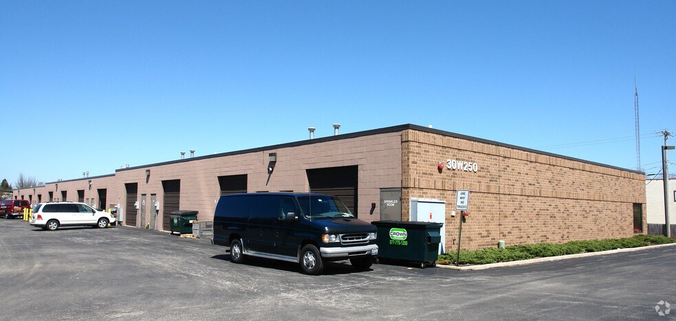More Photos Of 30W250 Butterfield Rd, Warrenville Warehouse For Lease