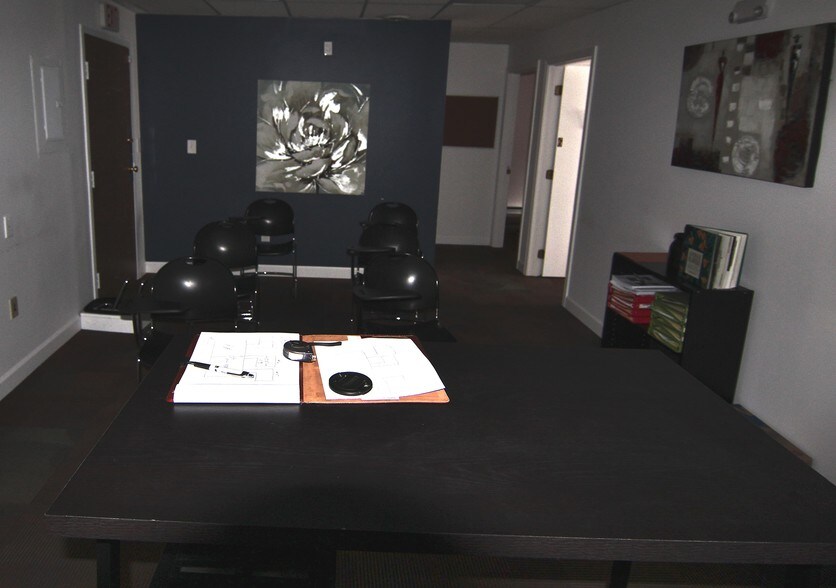 More Photos Of 4270 Main St, Bridgeport Office For Lease