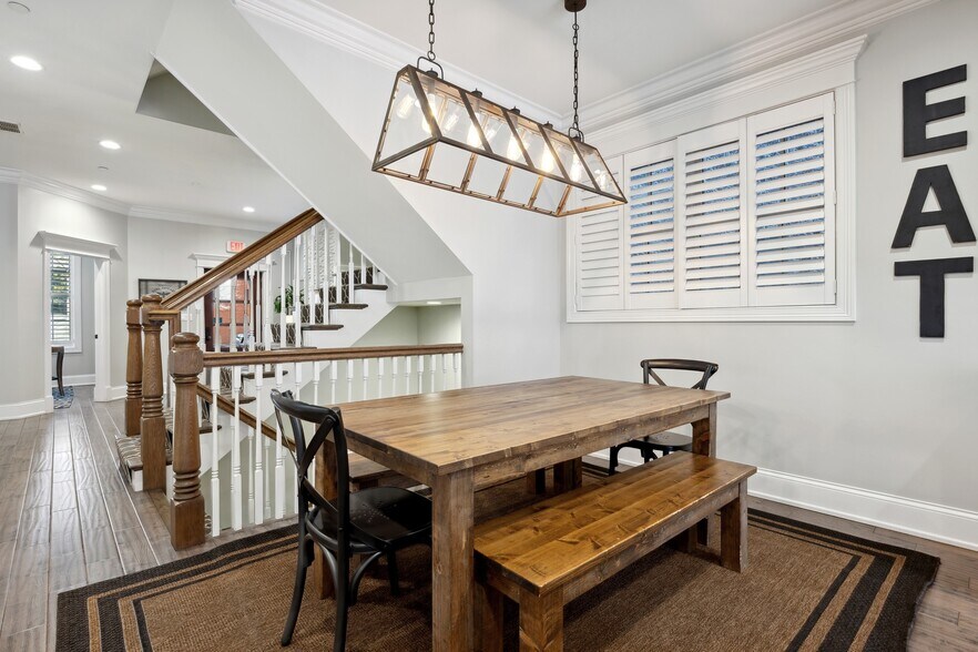 More Photos Of 1428 N Cleveland Ave, Chicago Hospitality For Sale