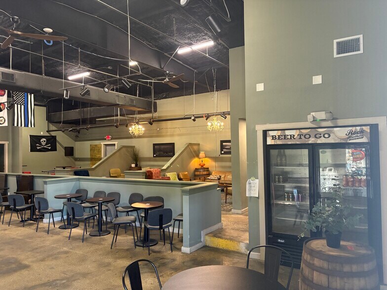 More Photos Of 521 S Commerce Dr, Largo Distribution For Sale