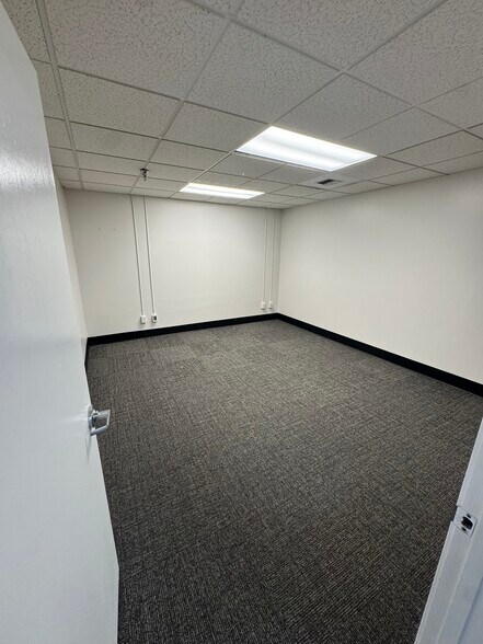 More Photos Of 3077 20th St E, Fife Warehouse For Lease