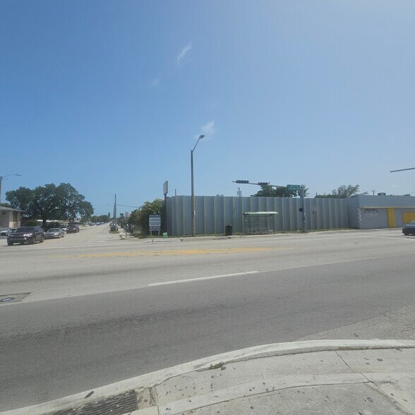 More Photos Of 3420 NW 7th St, Miami Light Distribution For Lease