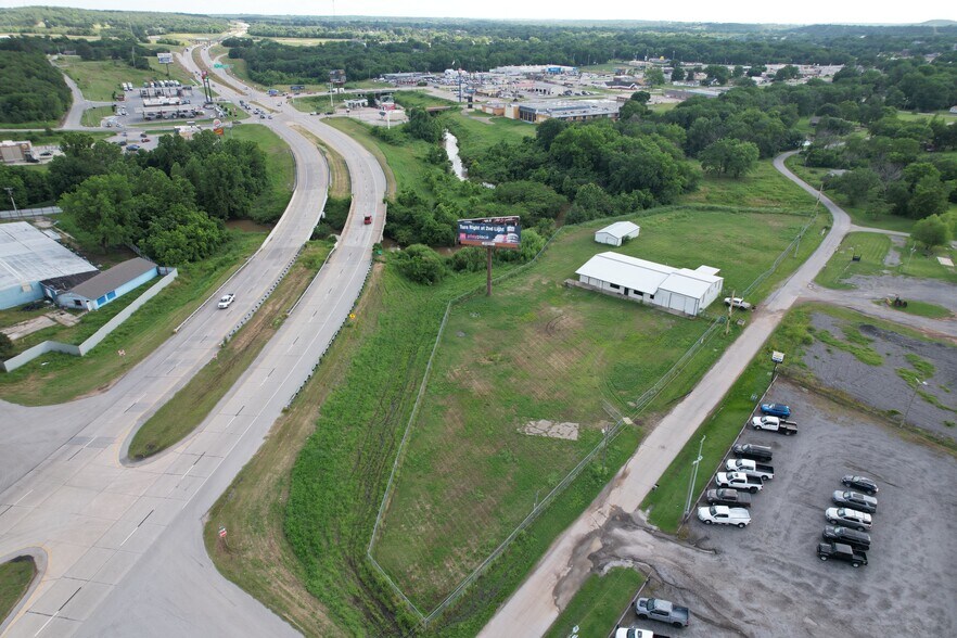 More Photos Of 811 E Industry Rd, Henryetta Warehouse For Sale