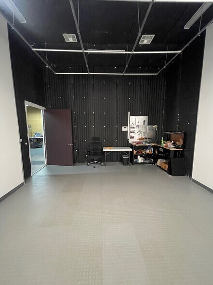 More Photos Of 19410-19420 Business Center Dr, Northridge Warehouse For Lease