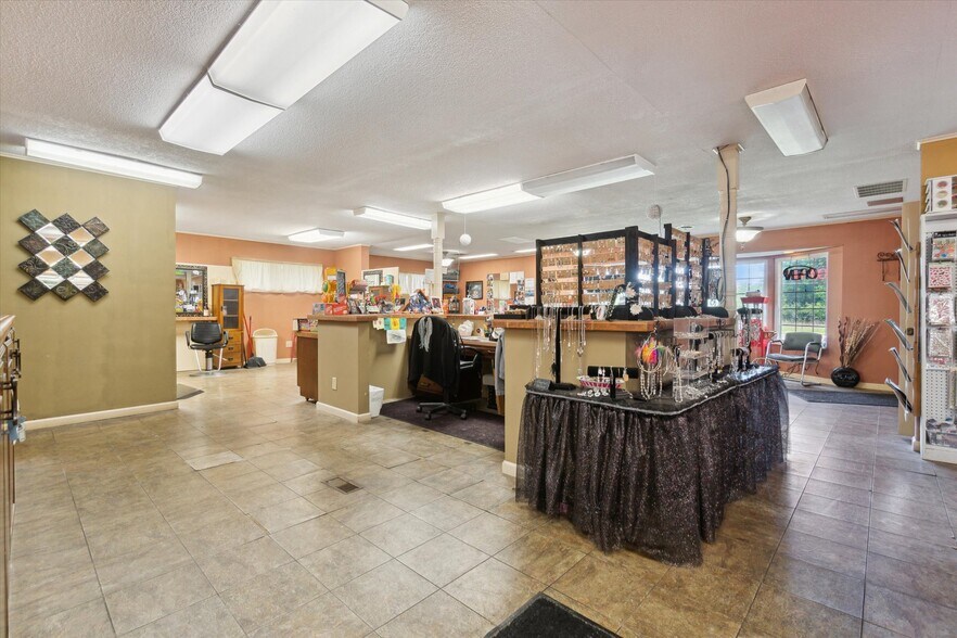 More Photos Of 4344 Richfield Rd, Flint Office For Sale