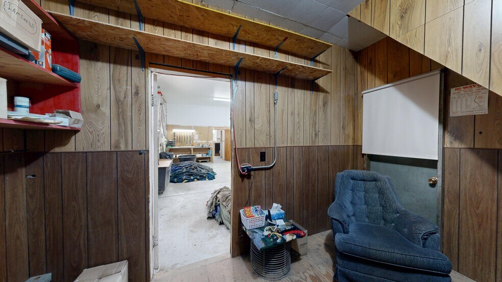 More Photos Of 4707 50 st, Stettler Service For Sale