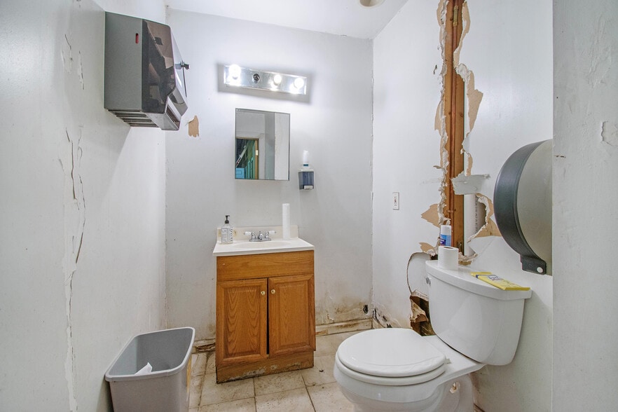More Photos Of 10415 Fenkell St, Detroit Freestanding For Sale