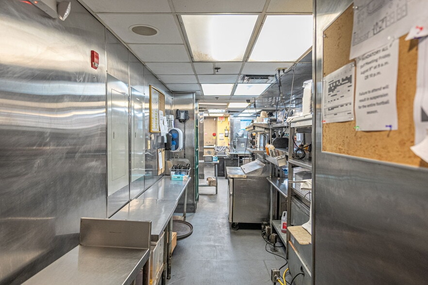 More Photos Of 209 W Congress St, Savannah Restaurant For Lease