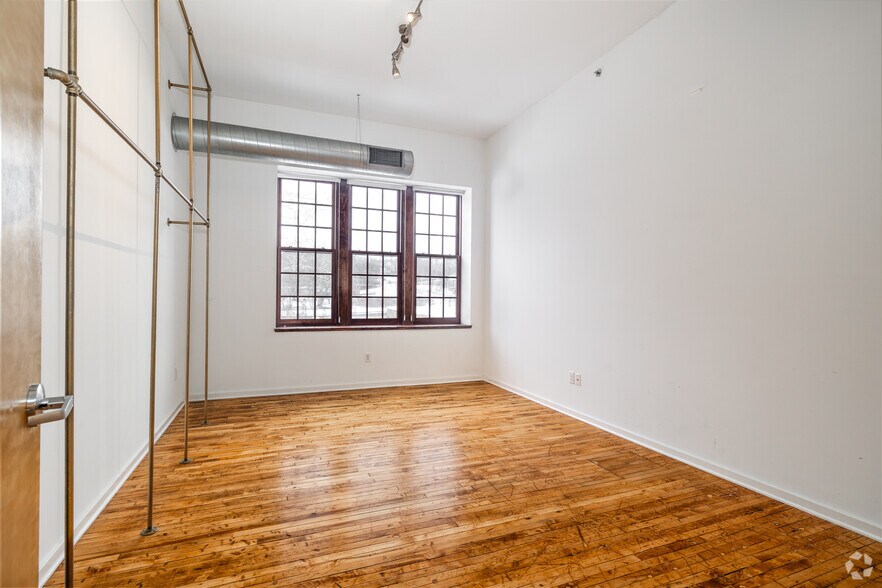 More Photos Of 21 W North St, Akron Apartments For Lease