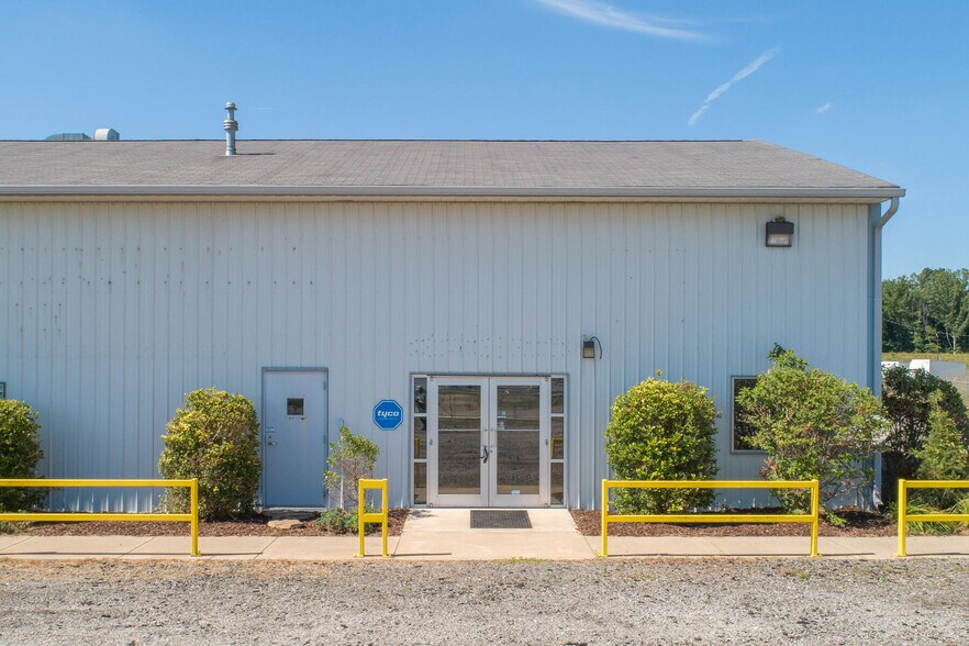 More Photos Of 1116 W County Road 450 N, Brazil Truck Terminal For Lease