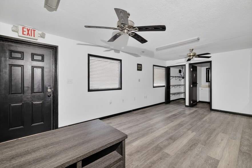 More Photos Of 1130 E North Blvd, Leesburg Freestanding For Lease