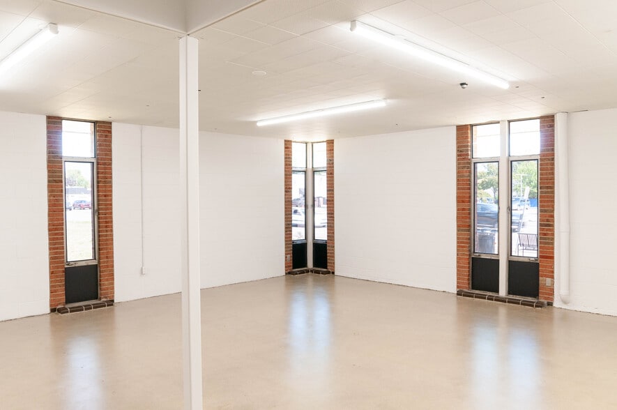 More Photos Of 22005 Van Dyke Ave, Warren Public Library For Lease