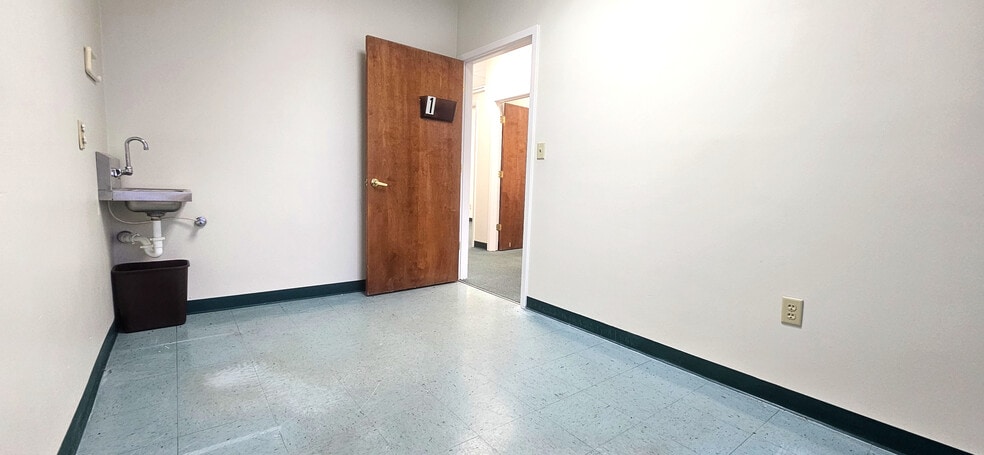 More Photos Of 1706 E Semoran Blvd, Apopka Medical For Sale