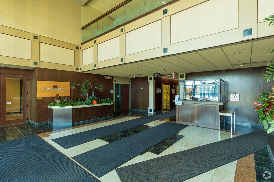 More Photos Of 6640 S Cicero Ave, Bedford Park Office For Lease