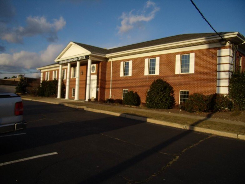 More Photos Of 515 Johnson Ave, Bohemia Office For Lease