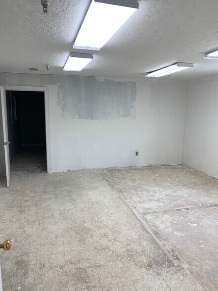 More Photos Of 331 Hill Rd, McKenzie Warehouse For Lease