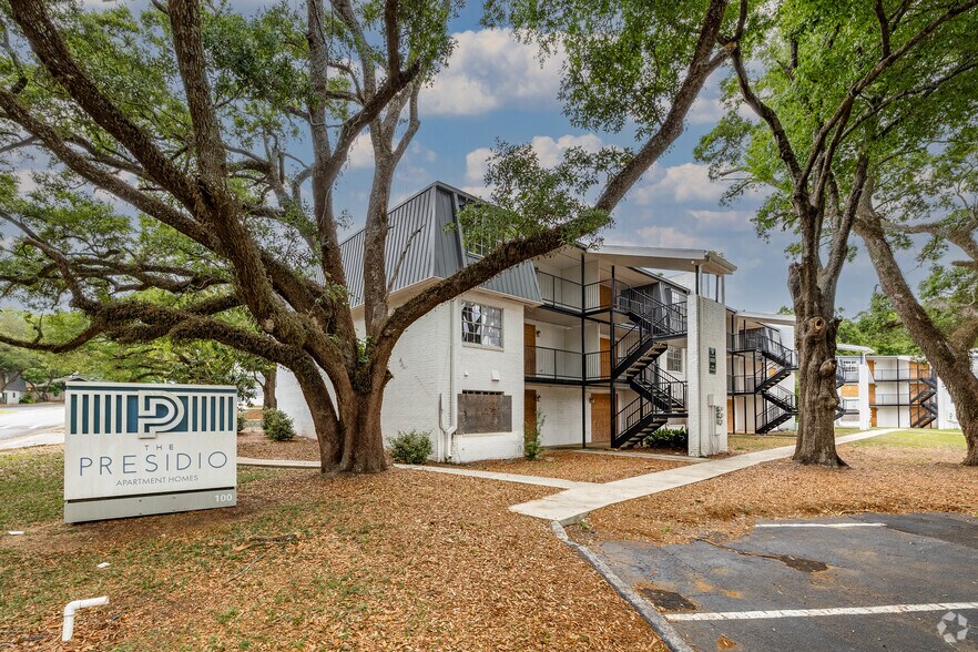 Primary Photo Of 100 Redwood Cir, Pensacola Apartments For Sale