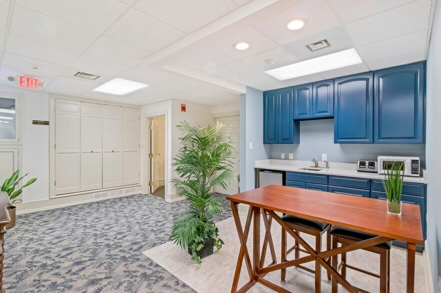 More Photos Of 330 E Coffee St, Greenville Office For Lease