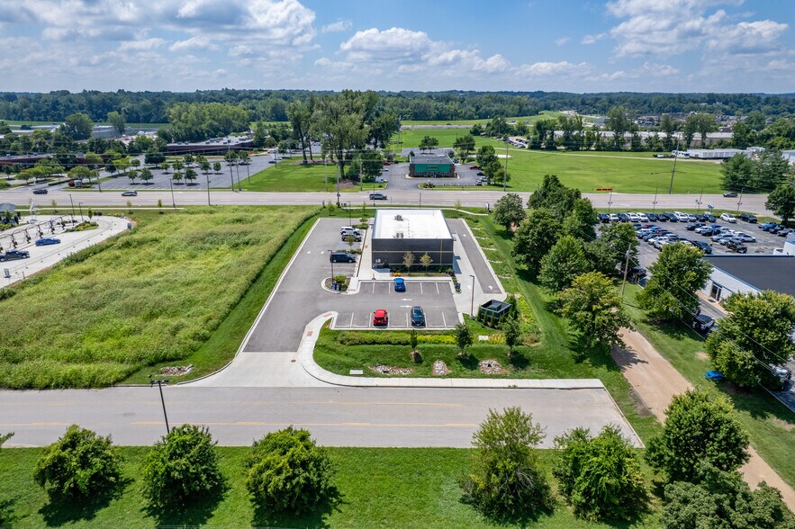 More Photos Of 42 Arnage Dr, Chesterfield Storefront For Sale