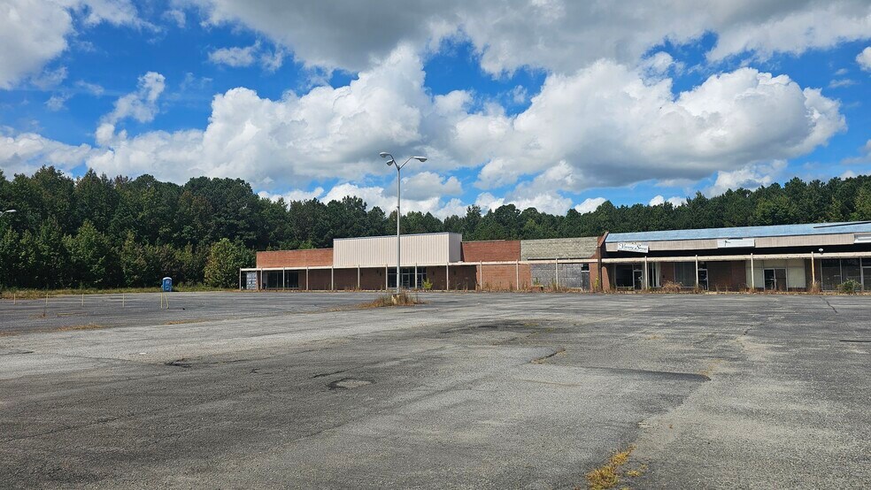 More Photos Of 1301-1333 Carrsville Hwy, Franklin Storefront For Sale
