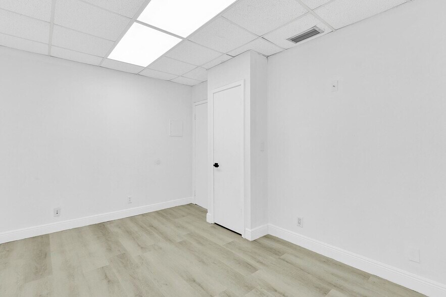 More Photos Of 1900 N University Dr, Pembroke Pines Office For Lease