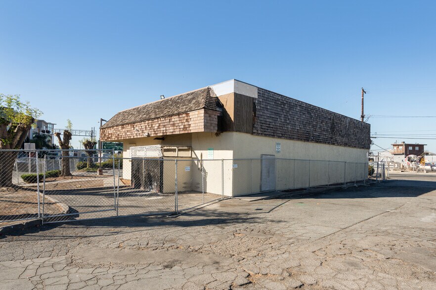 More Photos Of 324 23rd Ave, Oakland Convenience Store For Sale