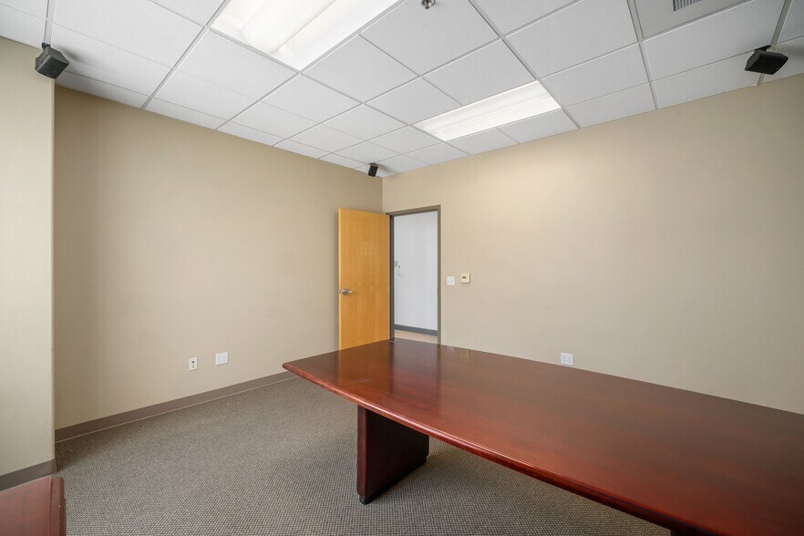 More Photos Of 2122-2126 Hutton Rd, Nipomo Flex For Lease