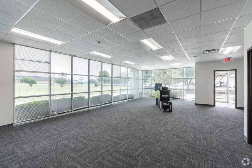 More Photos Of 1825 Westpark Dr, Grand Prairie Warehouse For Lease