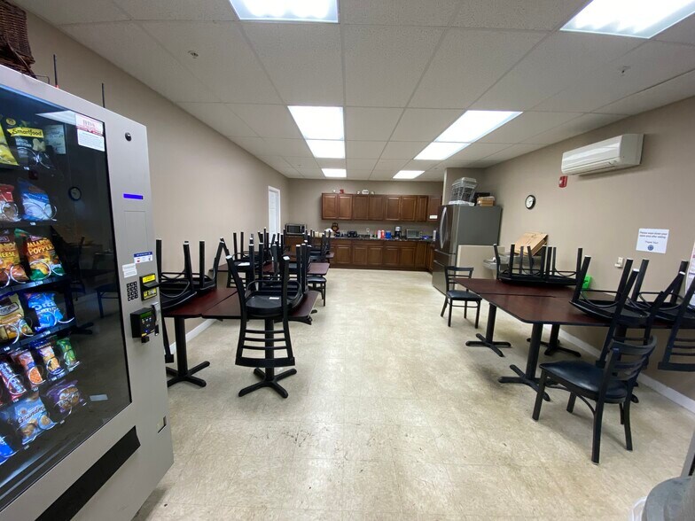 More Photos Of 164 Railroad Dr, Warminster Warehouse For Lease