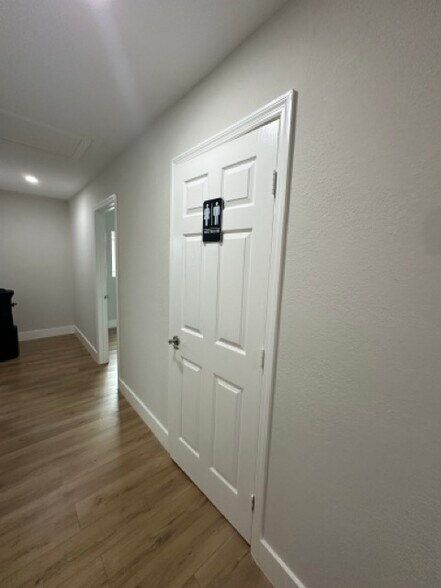 More Photos Of 1314 S Semoran Blvd, Orlando Office For Lease