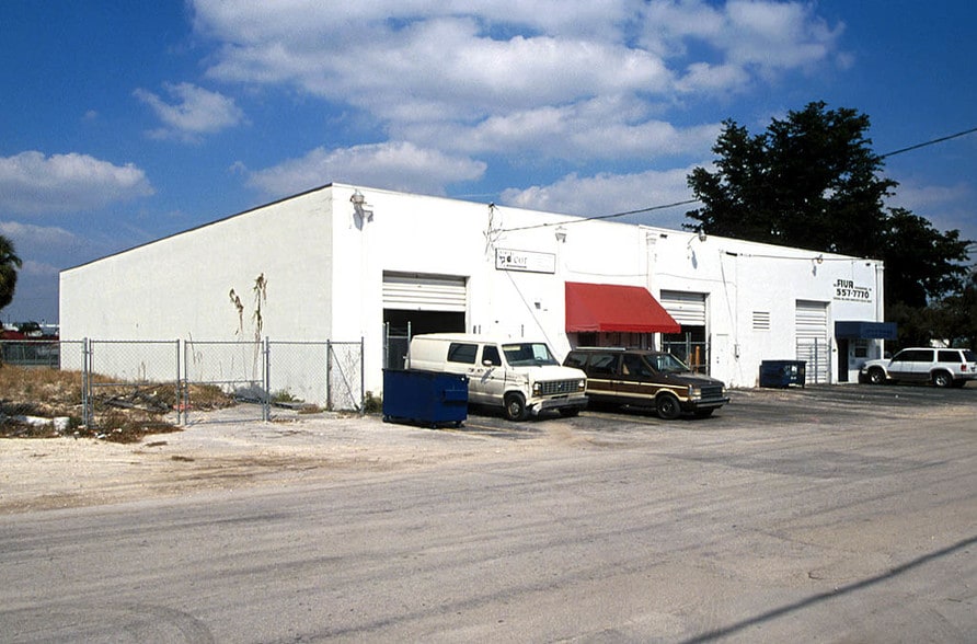 More Photos Of 460 W 84th St, Hialeah Showroom For Lease