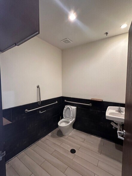 More Photos Of 9310 S Eastern Ave, Henderson Unknown For Lease