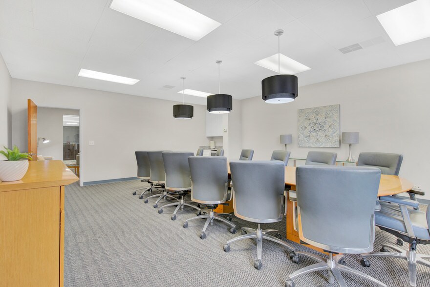 More Photos Of 999 N Main St, Glen Ellyn Office For Lease