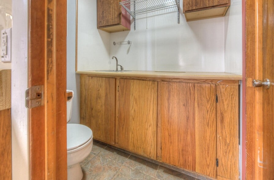 More Photos Of 22540 Us Highway 160, Walsenburg Veterinarian Kennel For Sale