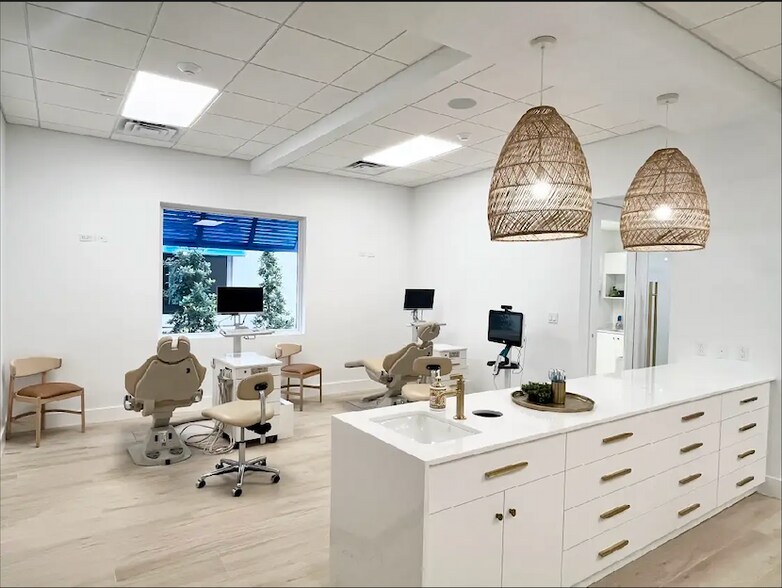 More Photos Of 8475 Lake Worth Rd, Lake Worth Medical For Sale