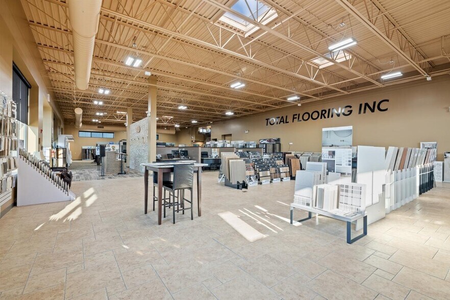 More Photos Of 13412 W 159th St, Homer Glen Showroom For Sale