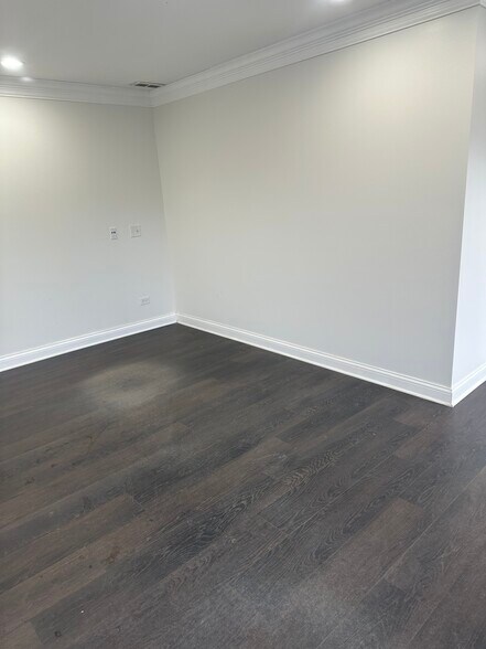 More Photos Of 419 W Washington Ave, Lake Bluff Flex For Lease