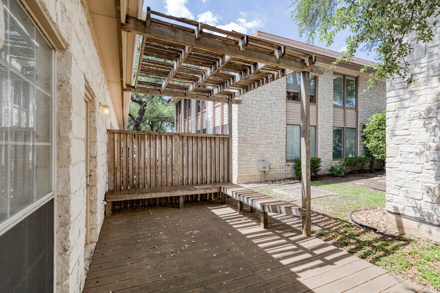 More Photos Of 12335 Hymeadow Dr, Austin Office For Sale