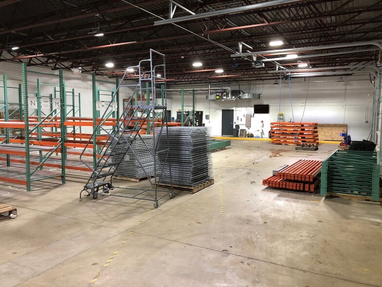 More Photos Of 3755 N Dunlap St, Arden Hills Light Manufacturing For Lease