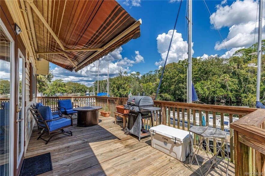 More Photos Of 6617 Riverside Dr, Yankeetown Marina For Sale