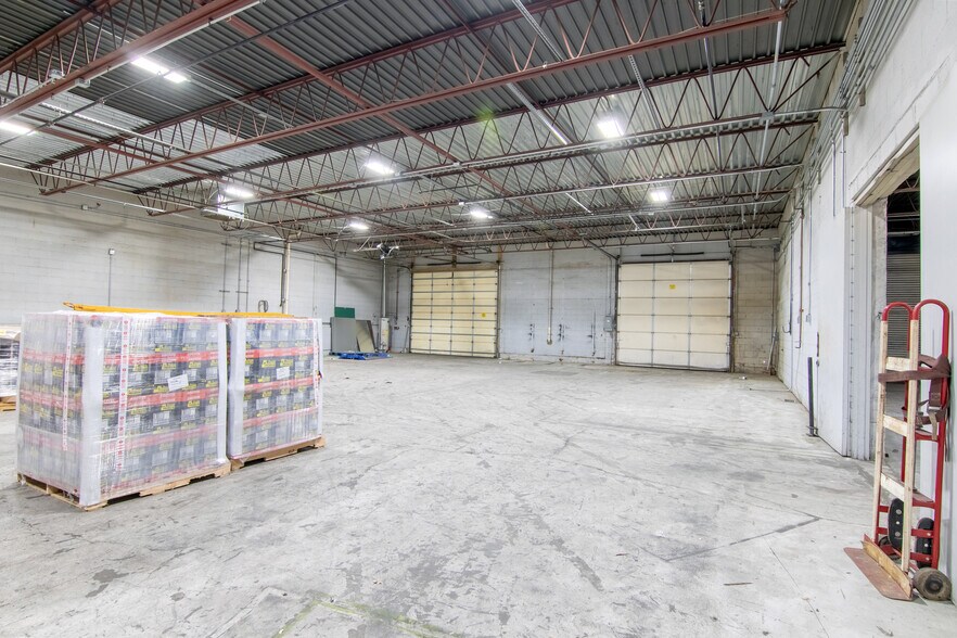 More Photos Of 355-365 Wyandanch Ave, Babylon Warehouse For Lease