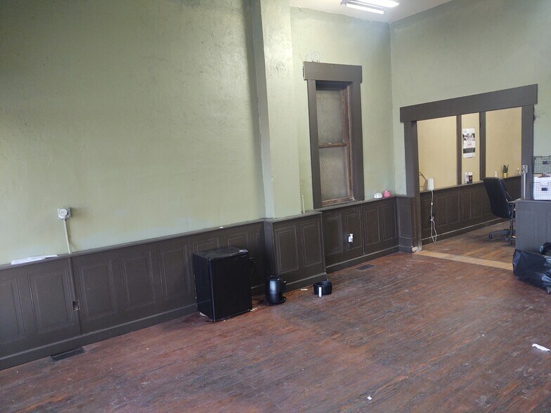 More Photos Of 310-312 Main St, Toledo Storefront Retail Residential For Lease