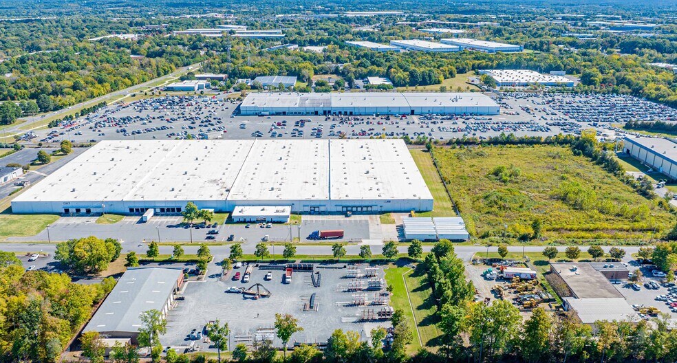 More Photos Of 11701 Goodrich Dr, Charlotte Warehouse For Lease