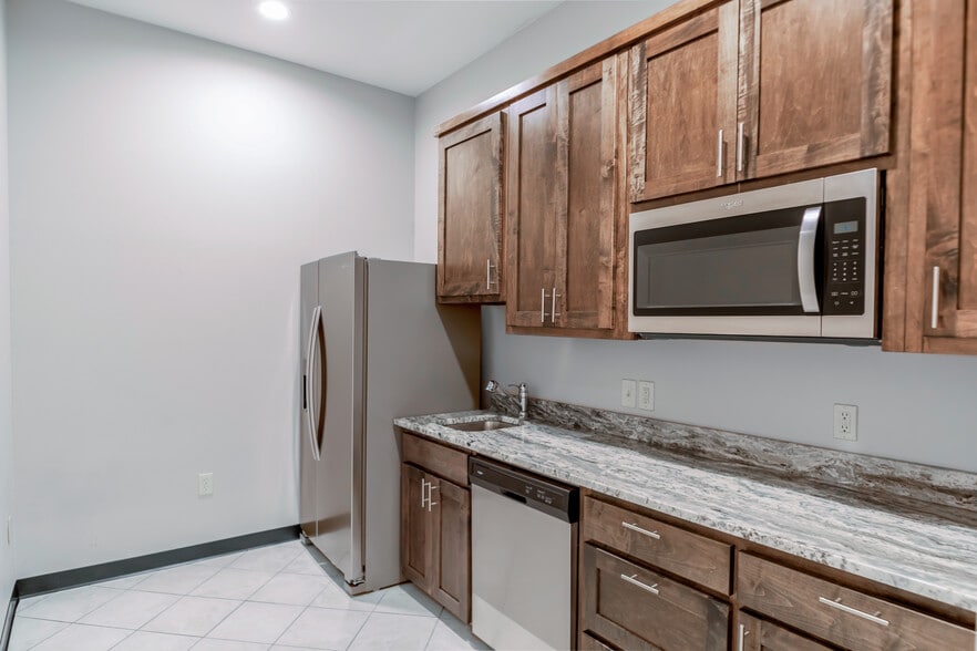 More Photos Of 1645 Greens Prairie Rd W, College Station Office For Lease