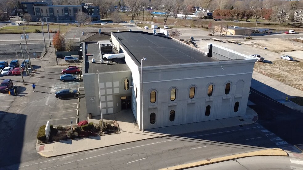 More Photos Of 225 N High St, Muncie Office For Sale