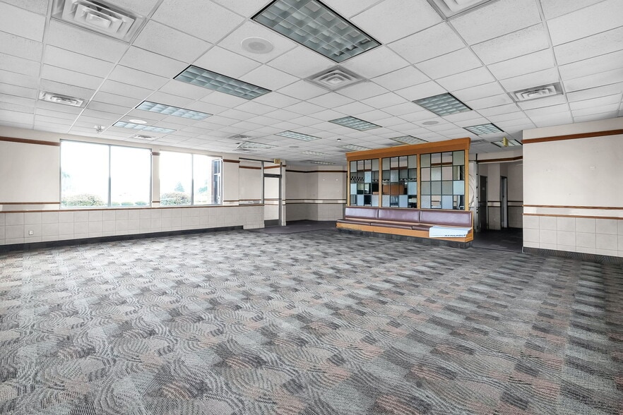 More Photos Of 50 Roberts Rd, Wilmington Fast Food For Lease