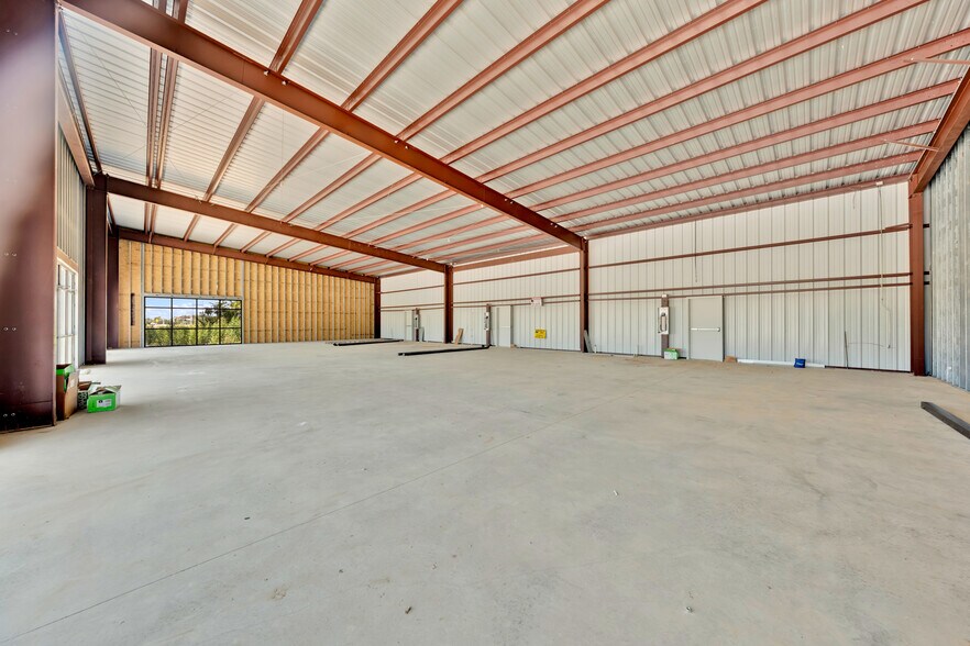 More Photos Of 410 Interstate 30 Frontage Rd., Mount Vernon General Retail For Lease