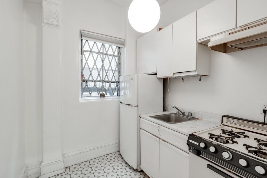 More Photos Of 324 Park Pl, Brooklyn Apartments For Sale