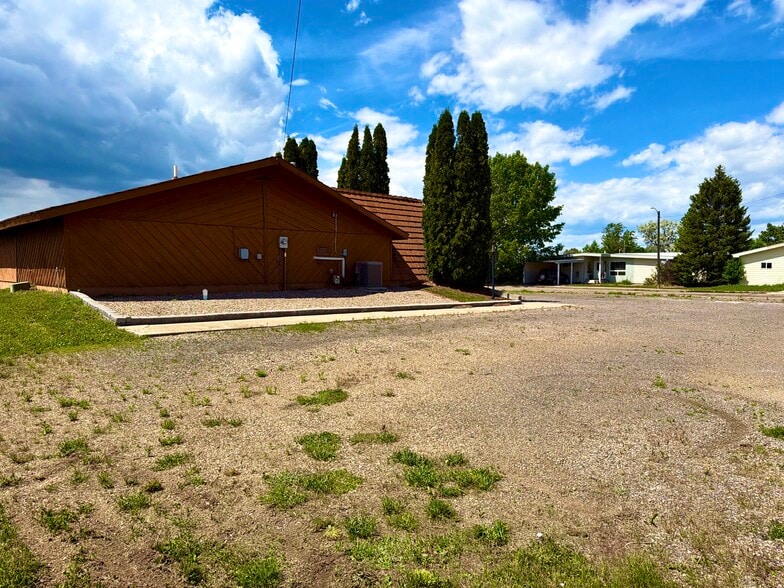 More Photos Of 311 12th St, Chinook Specialty For Sale